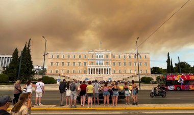 Orman yangınları Atina’ya yaklaşırken tahliyeler başladı, Türkiye dahil birçok ülke yardıma hazırlanıyor