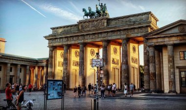 2025: Almanya’da Siyasi ve Kültürel Gelişmelerle Dolu Bir Yıl Bekleniyor