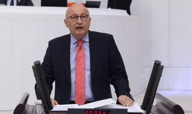 CHP’li Çakırözer “Avrupalı Türklerin hangi sorununu çözdünüz?”