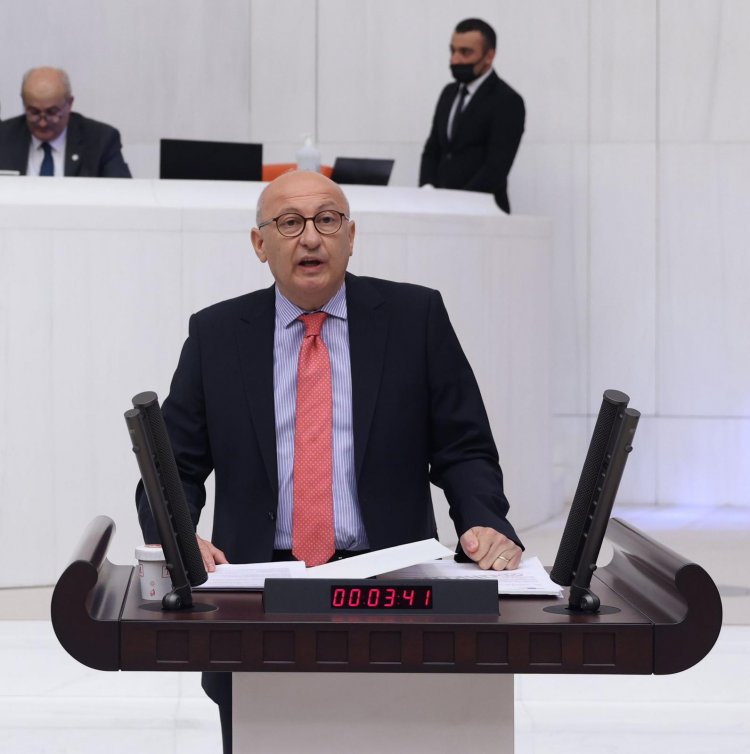 CHP’li Çakırözer “Avrupalı Türklerin hangi sorununu çözdünüz?”
