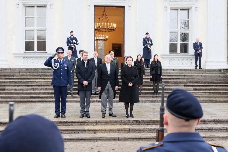 Türkiye’nin Berlin Büyükelçisi Gökhan Turan, Güven Mektubunu Cumhurbaşkanı Steinmeier’e Sundu