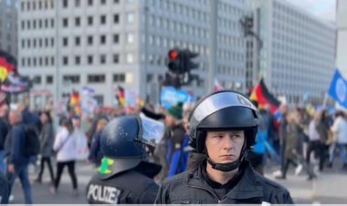 Berlin’de Aşırı Sağcı Yürüyüşe Büyük Tepki