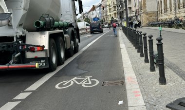 Berlin Senatosu, Kantstraße’deki bisiklet yolunu kaldırıyor