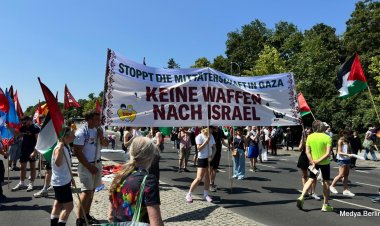 Berlin’de Aynı Anda İki Karşıt Gösteri: Gazze İçin Protesto, İsrail’e Destek