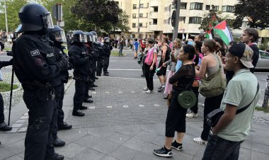 Berlin polisi cumartesi günkü gösterilerle ilgili bilançosunu açıkladı: 121 gözaltı, 20 yaralı polis