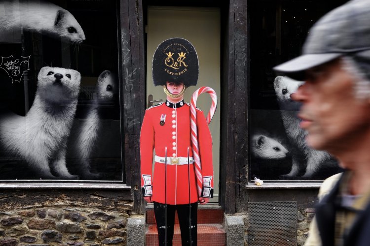 Ali Öz’ün “Fısıltıların İzinde” Sergisi Fransa’da Sanatseverlerle Buluşuyor