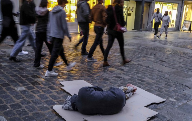 Ali Öz’ün “Fısıltıların İzinde” Sergisi Fransa’da Sanatseverlerle Buluşuyor