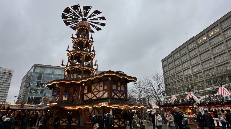 Berlin’de Noel Pazarları Açıldı: Güvenlik Tedbirleri Üst  Seviyeye Çıkarıldı