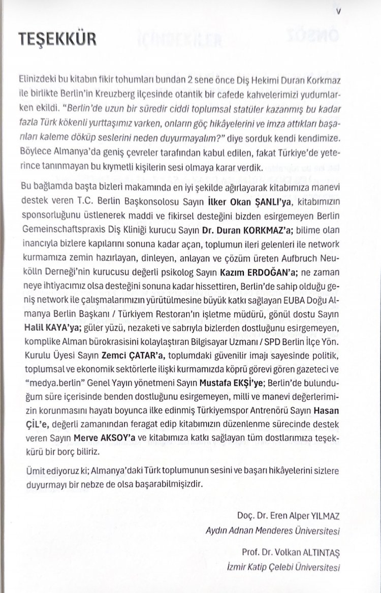 Kazım Erdoğan, “Almanya’daki Türkler” kitabını Berlin’de Mustafa Ekşi’ye takdim etti