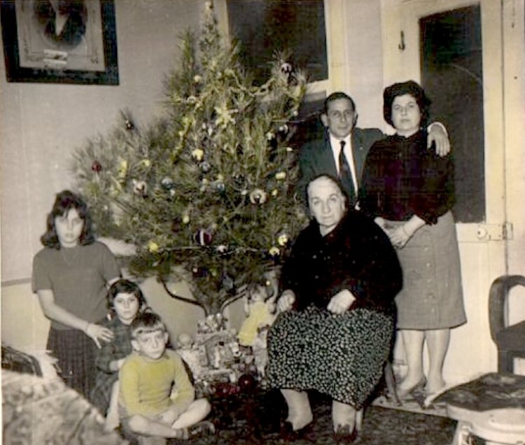 Osmanlı Ege’sinde ezanla çanın aynı sokakta buluştuğu Urla, Çeşme ve İzmir’de Noel ve yılbaşı gelenekleri