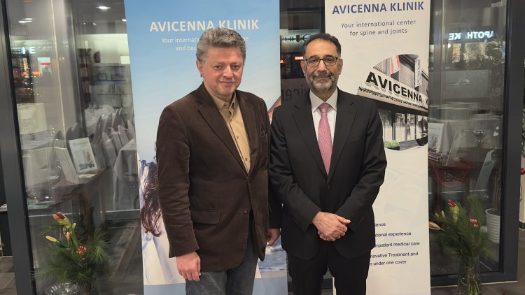 Avicenna Klinik Berlin’de Geleneksel Yıl Sonu Yemeği: Diplomasi, Müzik ve Barış Mesajları