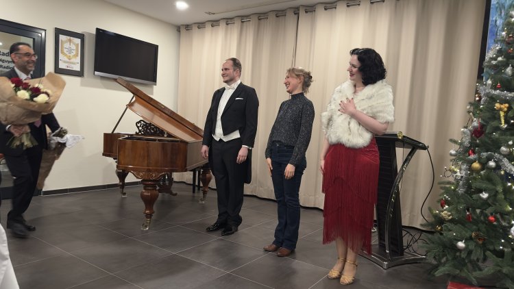 Avicenna Klinik Berlin’de Geleneksel Yıl Sonu Yemeği: Diplomasi, Müzik ve Barış Mesajları