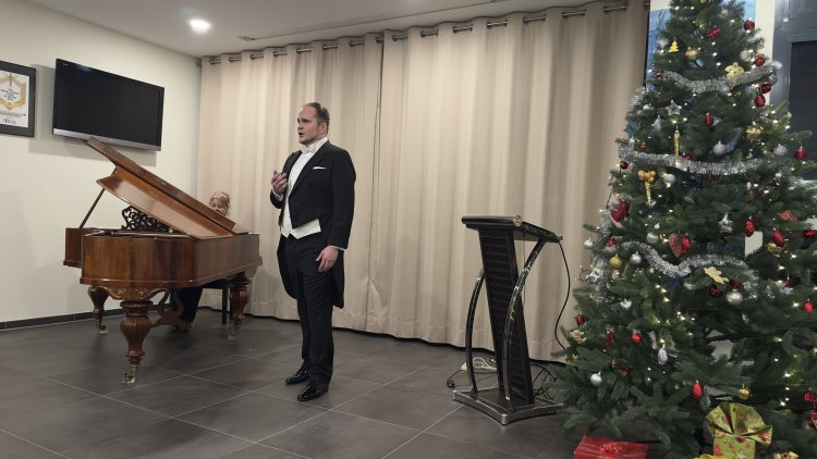 Avicenna Klinik Berlin’de Geleneksel Yıl Sonu Yemeği: Diplomasi, Müzik ve Barış Mesajları