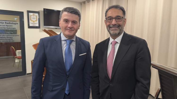 Avicenna Klinik Berlin’de Geleneksel Yıl Sonu Yemeği: Diplomasi, Müzik ve Barış Mesajları