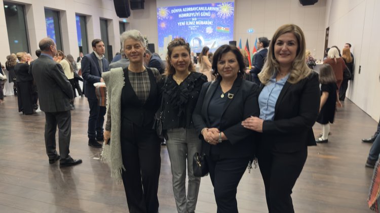 Berlin’de Dünya Azerbaycanlılarının Həmrəyliyi Günü ve Yeni Yıl Resepsiyonu