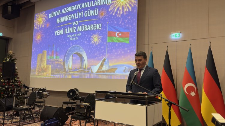 Berlin’de Dünya Azerbaycanlılarının Həmrəyliyi Günü ve Yeni Yıl Resepsiyonu