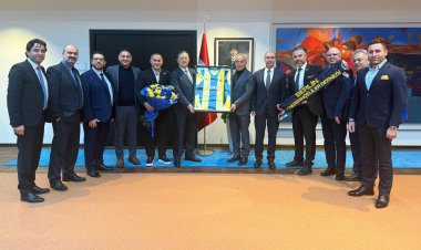 Berlin Büyükelçisi Gökhan Turan, Berlin Fenerbahçeliler Derneği’ni kabul etti