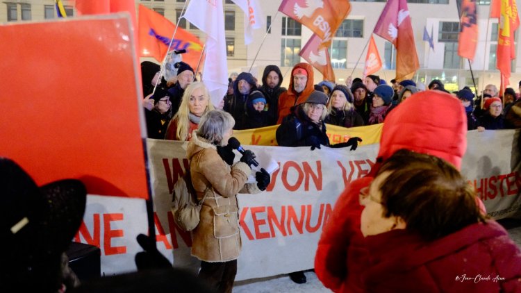 Berlin’de ABD’nin Venezuela’ya yönelik askeri darbesine  protesto