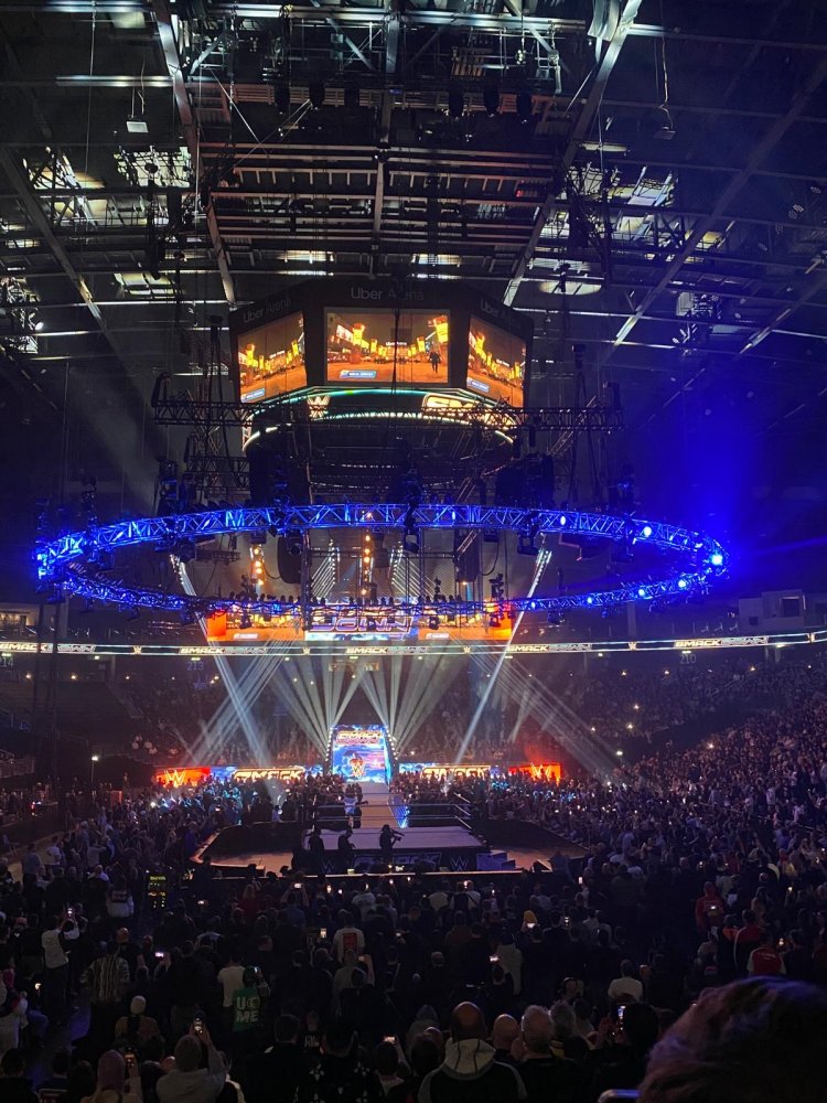 WWE SmackDown Berlin’i salladı