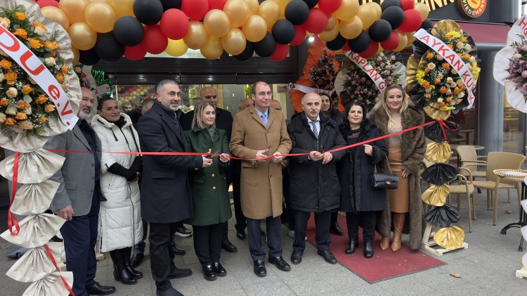 Berlin’de yeni döner işletmesi açıldı: “Bu döner yüzde yüz Türk döneridir”