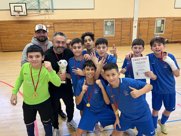 Aziz Nesin İlkokulu Kreuzberg/Friedrichshain Semt Şampiyonu Oldu