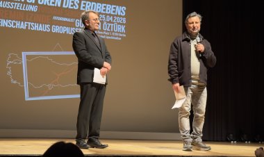 Üç yıl sonra Berlin’de deprem hafızası: Gürcan Öztürk’ün objektifinden bir felaketin izleri