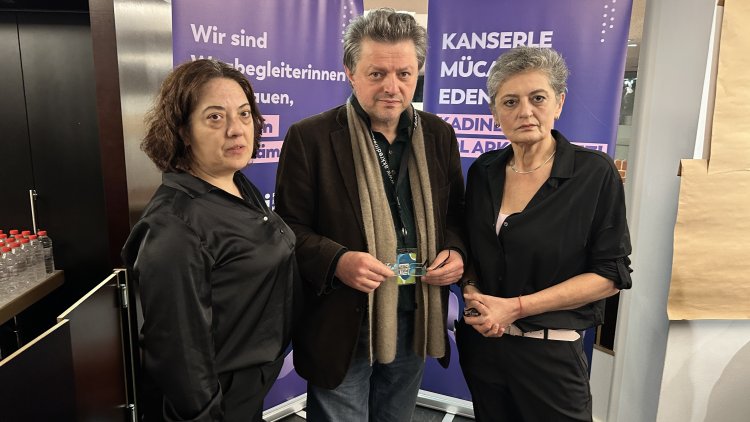 Üç yıl sonra Berlin’de deprem hafızası: Gürcan Öztürk’ün objektifinden bir felaketin izleri