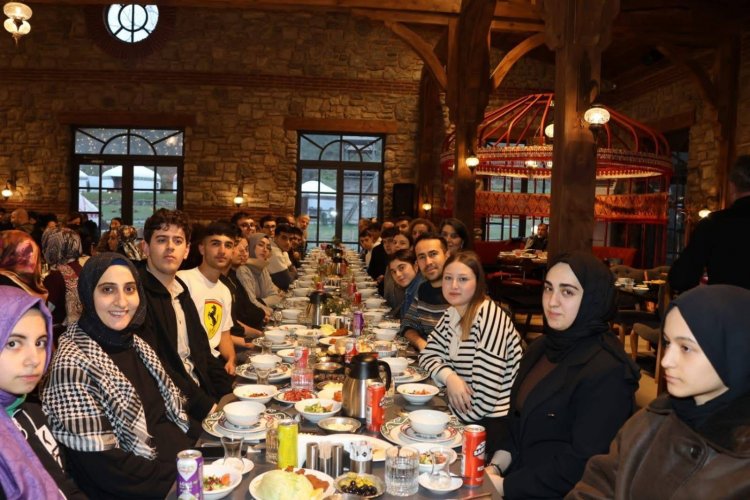 Ekşioğlu Vakfı’ndan 200 öğrenciye gönül sofrası