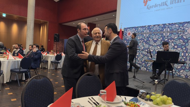 Berlin Büyükelçiliği’nde birlik ve beraberliği sergileyen iftar sofrası: 65 yıllık bir destanın resmi