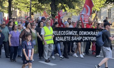 Berlin’de “Mutlak Butlana Karşı Demokrasi Yürüyüşü”