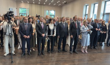 Azerbaycan’ın Bağımsızlık Günü Berlin’de geniş katılımla kutlandı