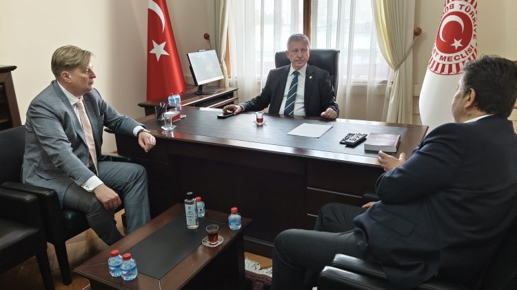 TBMM’de AfD Teması: Selçuk Özdağ, Alman siyasetçi Maximilian Krah’ı ağırladı