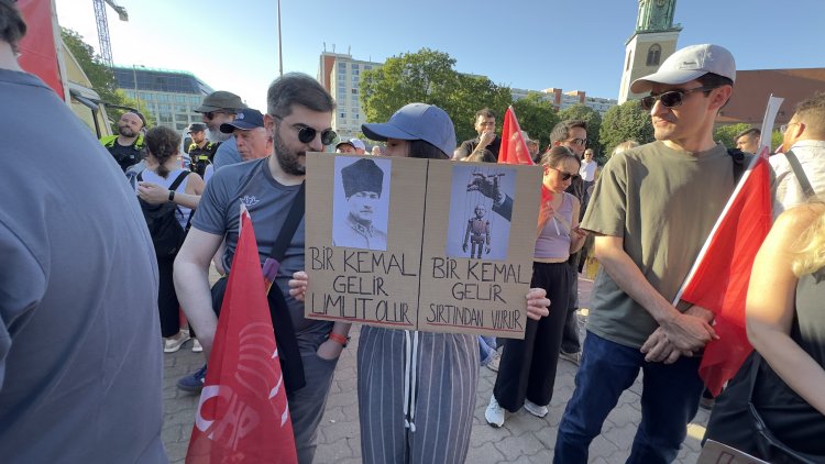 Berlin’de “Mutlak Butlana Karşı Demokrasi Yürüyüşü”
