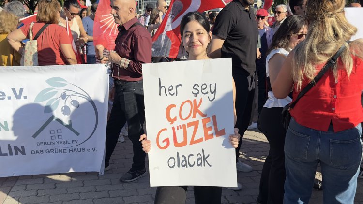 Berlin’de “Mutlak Butlana Karşı Demokrasi Yürüyüşü”