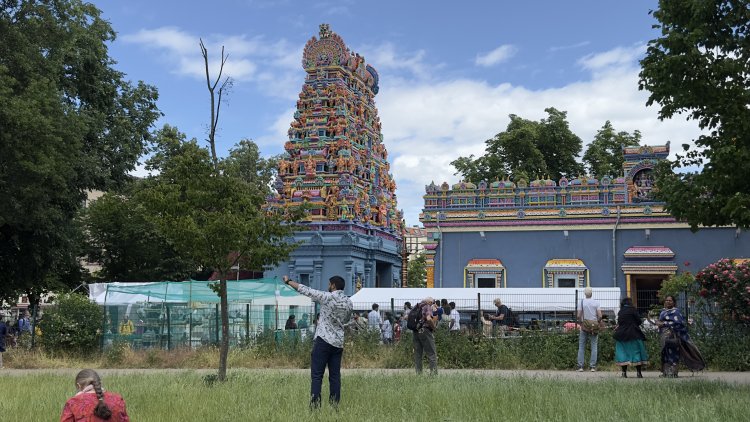 Berlin’de Renkli Festival: Sri Ganesha Hindu Tapınağı Binlerce Ziyaretçiyi Ağırladı