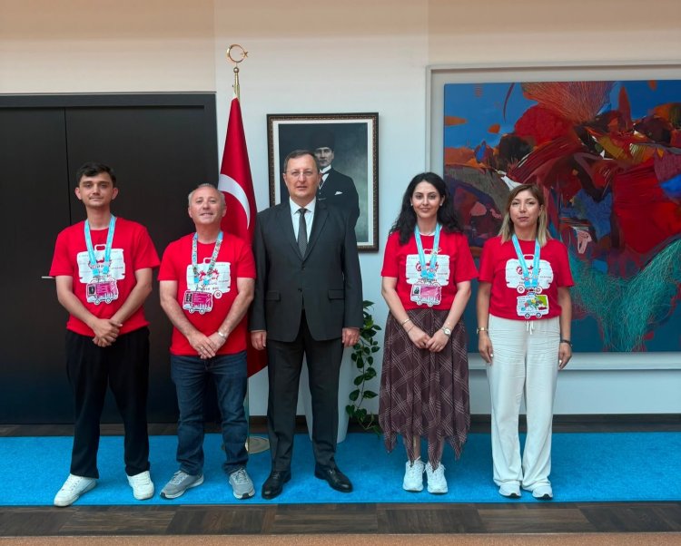 Gençlik Otobüsü Projesi Berlin’de: Büyükelçilikte Uluslararası Gençlik Buluşması