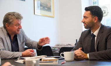 “Berlin Temiz Olsun” Afişiyle Gündem Olan Batuhan Temiz: “Toplumdaki Çifte Standardı Gösterdim”