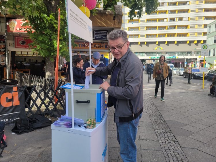 Kreuzberg’de Sembolik Sandık: Oy Hakkı Olmayanlar Da Sesini Duyurdu