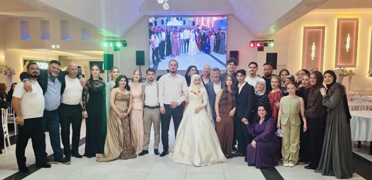 Berlin’de Hümeyra ve Ömer Dünyaevine Girdi