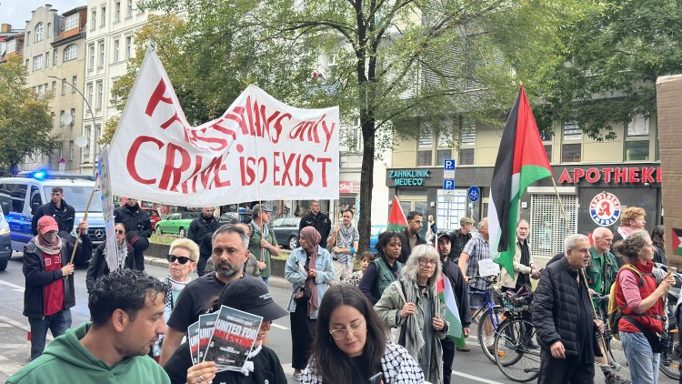 Berlin-Neukölln’de Filistin’e destek yürüyüşü