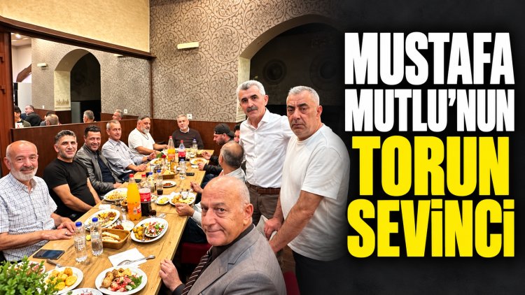 Mustafa Mutlu, torun sevincini dostlarıyla paylaştı