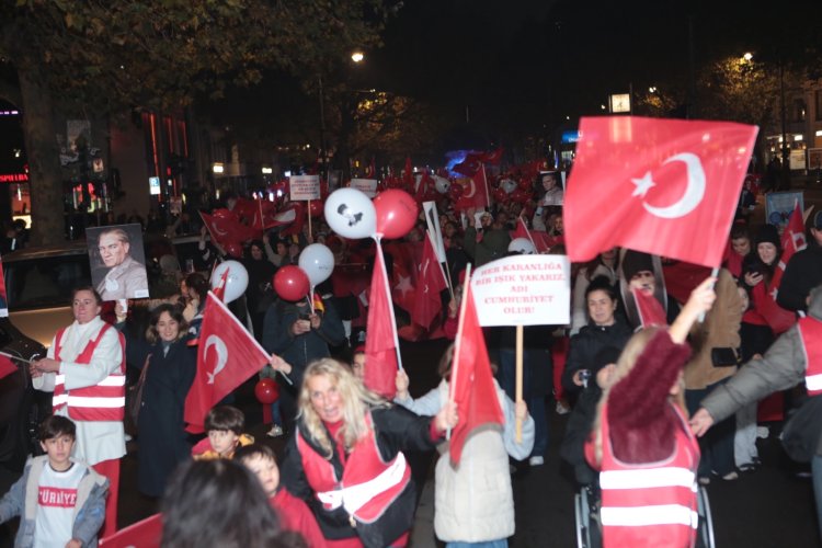 Berlin’de Cumhuriyet’in 103. yılı fener alayıyla kutlandı