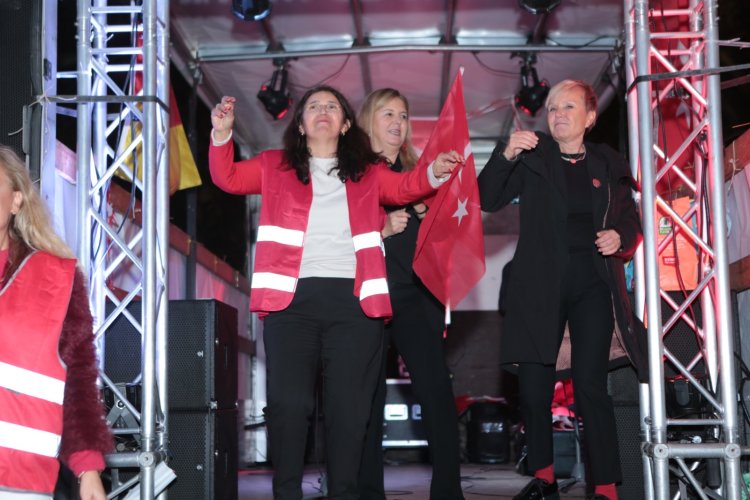 Berlin’de Cumhuriyet’in 103. yılı fener alayıyla kutlandı